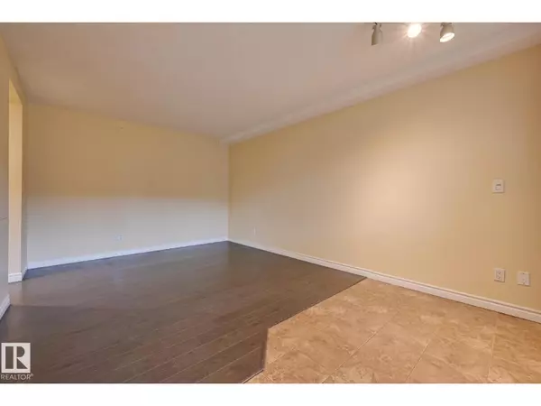 Edmonton, AB T6E1S2,#105 10621 79 AV NW