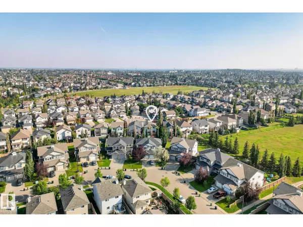 Edmonton, AB T6R0L3,8429 SLOANE CR NW