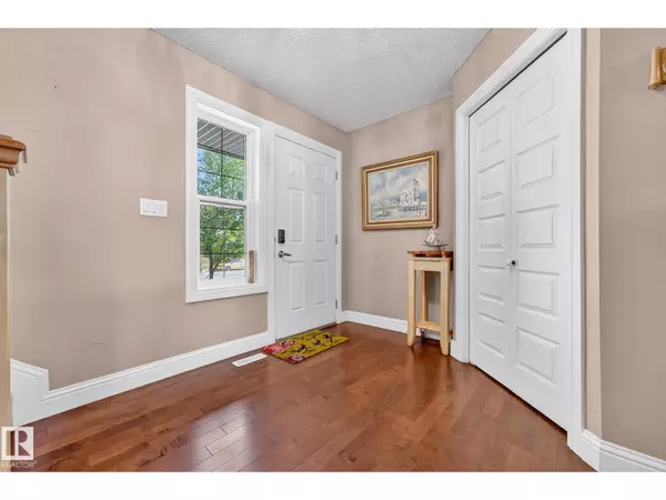 Edmonton, AB T6R0L3,8429 SLOANE CR NW