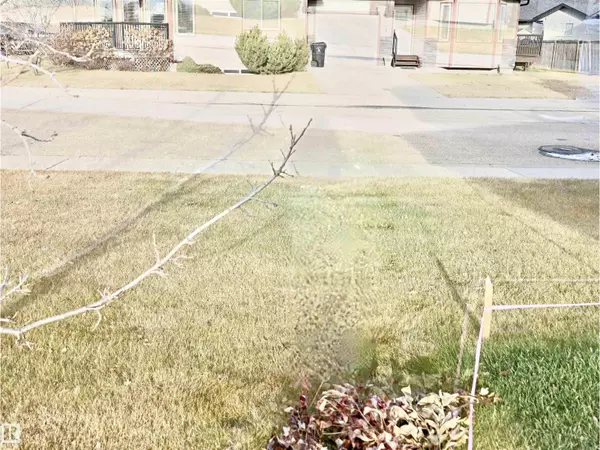 Barrhead, AB T7N0A4,#7 5831 46 Street