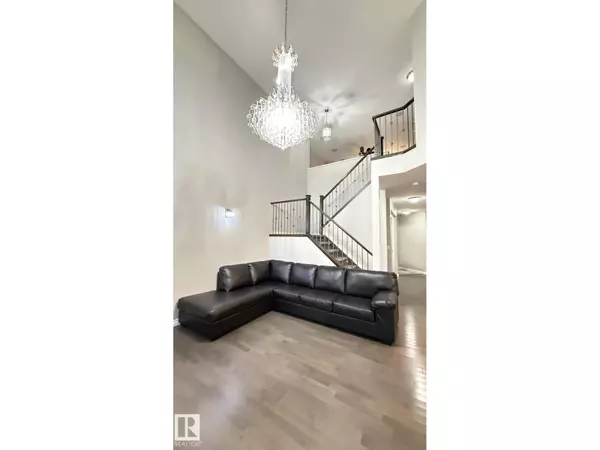 Edmonton, AB T6W0K3,1076 ARMITAGE CR SW