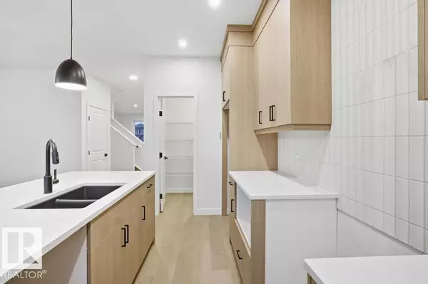 Edmonton, AB T6W5V3,264 PATERSON LI SW