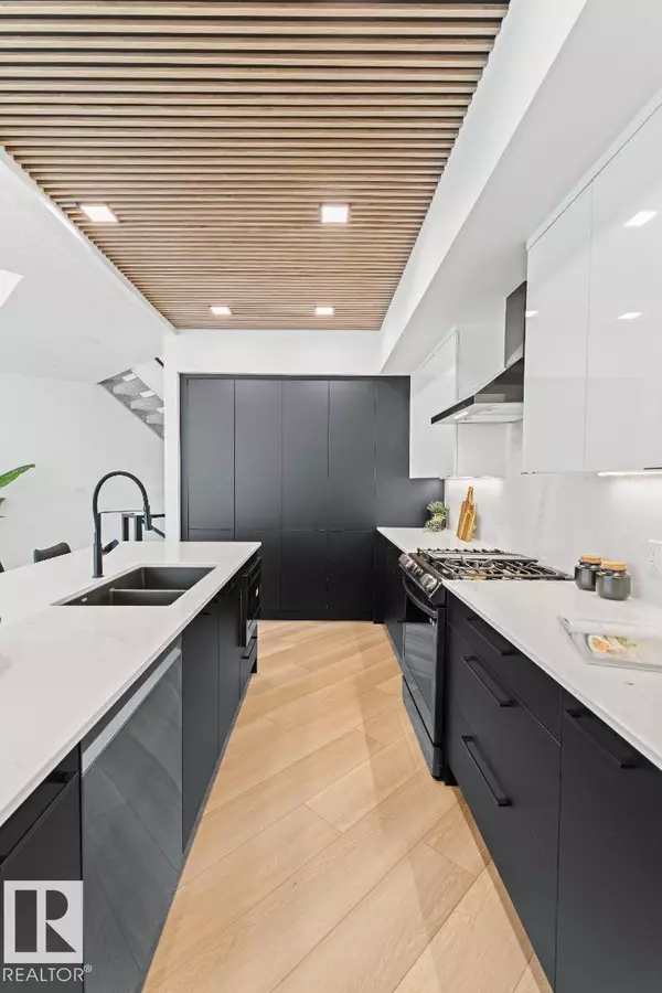 Edmonton, AB T6W3Z8,6237 KING VISTA VS SW