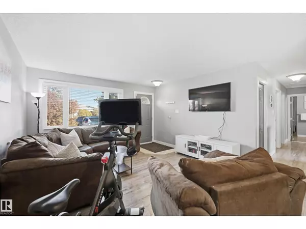 Edmonton, AB T5C1Y6,8015 130 AV NW