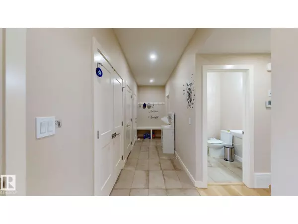 Edmonton, AB T6W5B1,1459 CHERNIAK WY SW