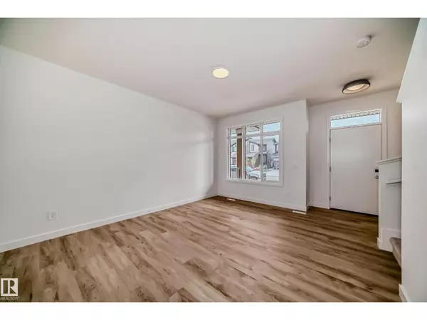 Edmonton, AB T5S0W3,2130 CROSSBILL LN NW