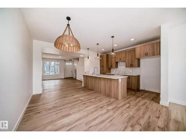 Edmonton, AB T5S0W3,2130 CROSSBILL LN NW