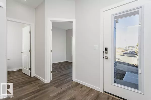 Edmonton, AB T5S2C2,4299 KINGLET DR NW