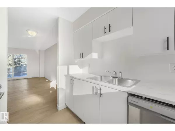 Edmonton, AB T6H5A8,5833 RIVERBEND RD NW