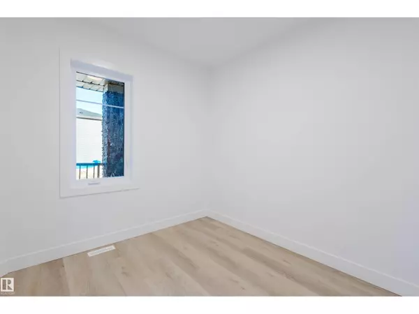 Edmonton, AB T5S0V1,1566 SISKIN LI NW