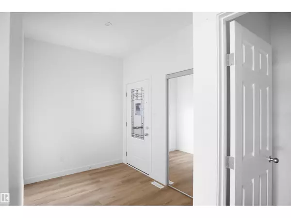 Edmonton, AB T6T2R6,1015 14 AV NW