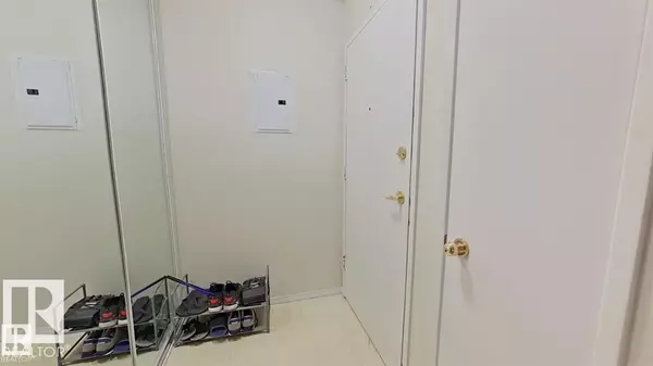 Edmonton, AB T6J0T9,#101 11455 41 AV NW