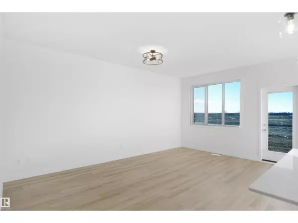 Edmonton, AB T5Z0X3,8448 183 AV NW