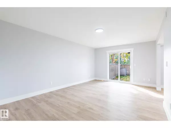 Edmonton, AB T6K3H1,2309 85 ST NW