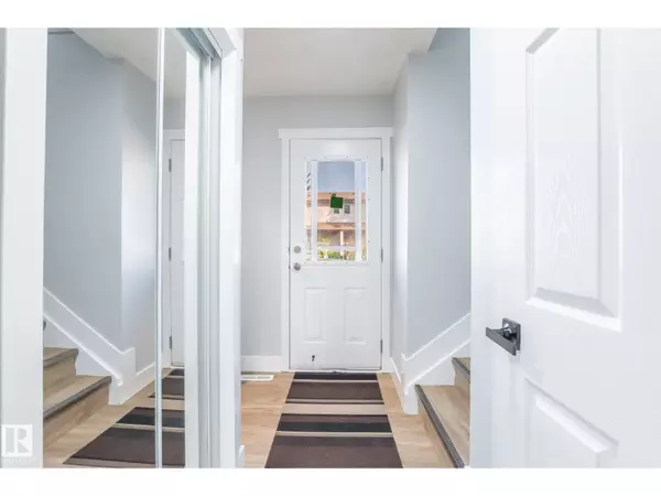 Edmonton, AB T6K3H1,2309 85 ST NW