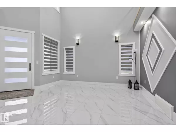 Edmonton, AB T6T2N2,1815 17 AV NW