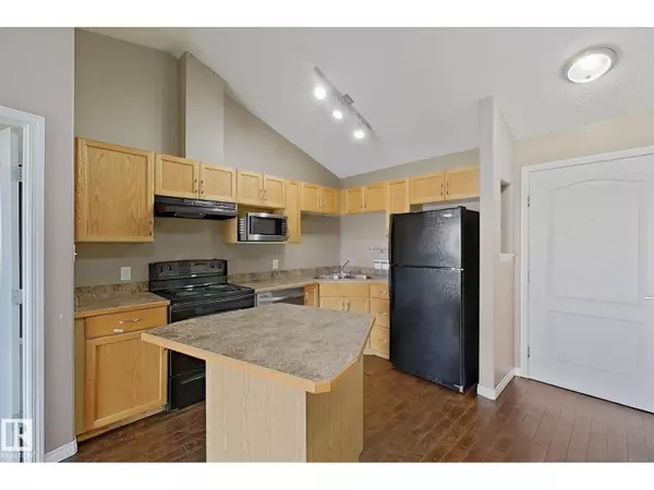 Edmonton, AB T6T2B5,#421 3425 19 ST NW