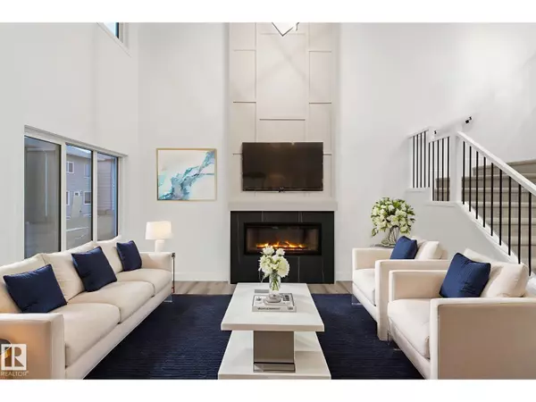 Edmonton, AB T6M2M7,2532 210 ST NW