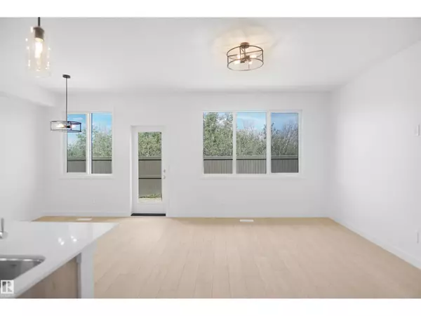 Edmonton, AB T5T4N5,22932 82 AV NW