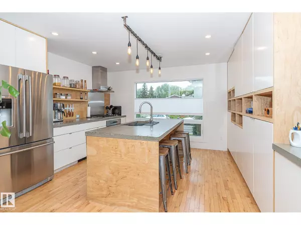 Edmonton, AB T6J0X5,12211 42A AV NW