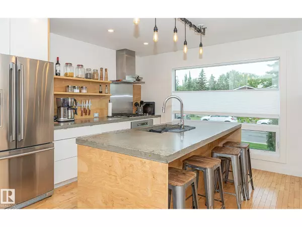 Edmonton, AB T6J0X5,12211 42A AV NW