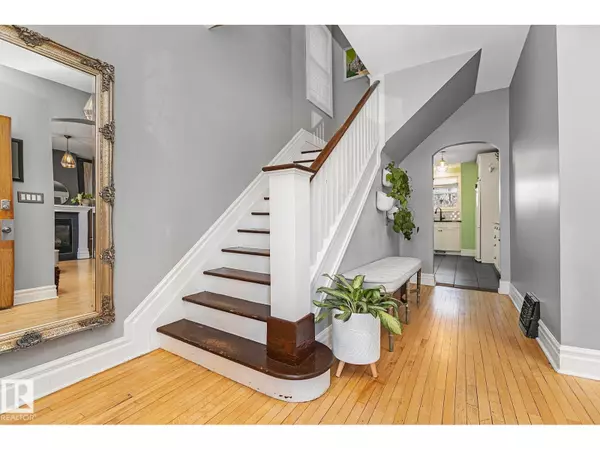 Edmonton, AB T5M0L5,10823 125 ST NW