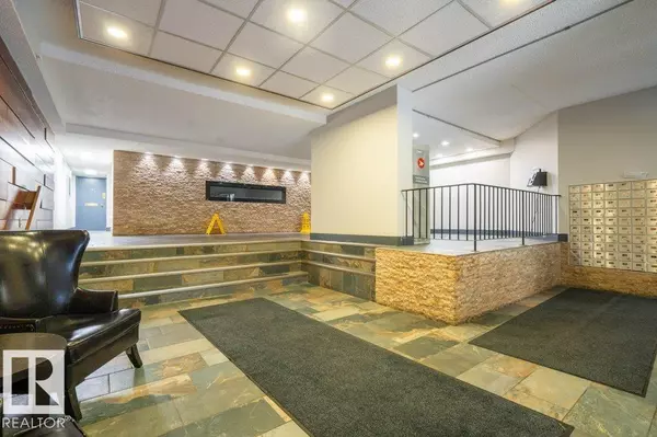 Edmonton, AB T5R2R7,#13 8745 165 ST NW