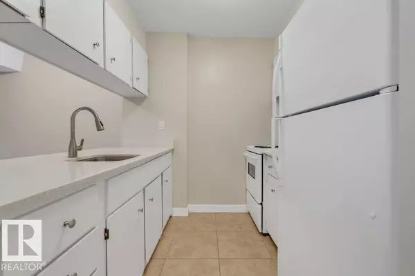 Edmonton, AB T5K2L2,#704 10160 114 ST NW