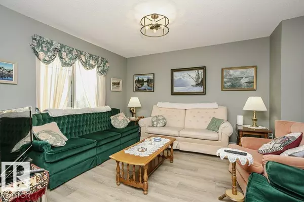 Sherwood Park, AB T8H1Z8,1537 SANDSTONE BV