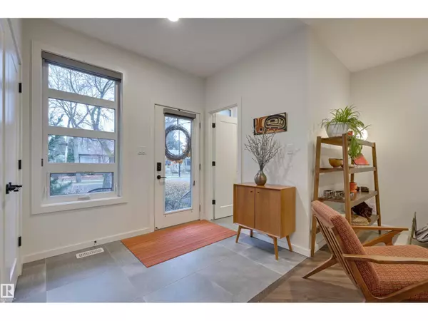 Edmonton, AB T5N2Y1,10436 145 ST NW