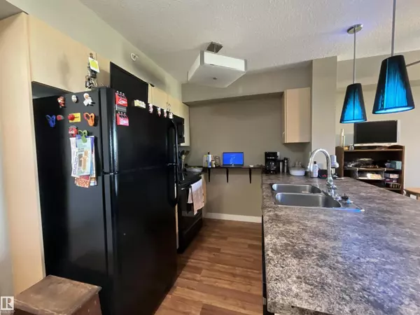 Edmonton, AB T6R0N6,#406 920 156 ST NW