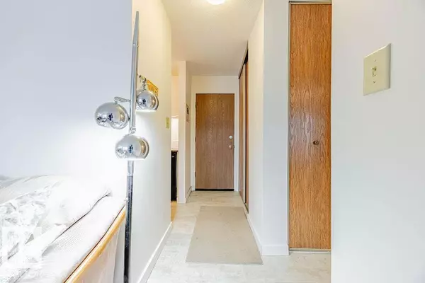 Edmonton, AB T6J3Z7,#106 2545 116 ST NW