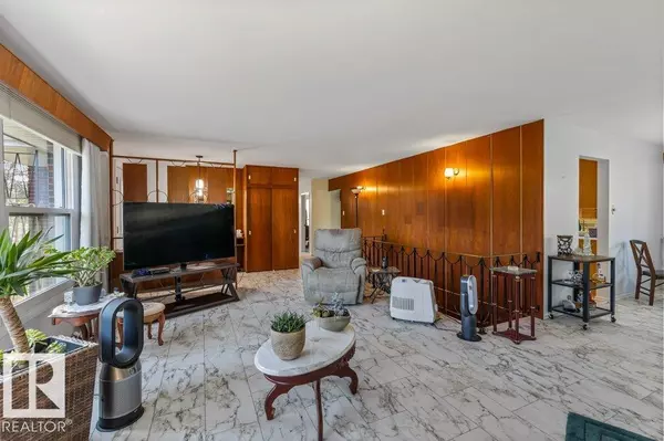 Edmonton, AB T5R5R6,13708 BUENA VISTA RD NW