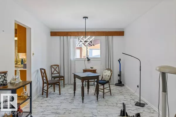 Edmonton, AB T5R5R6,13708 BUENA VISTA RD NW