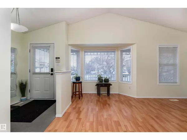 Edmonton, AB T5T6M5,1204 GILLESPIE CR NW