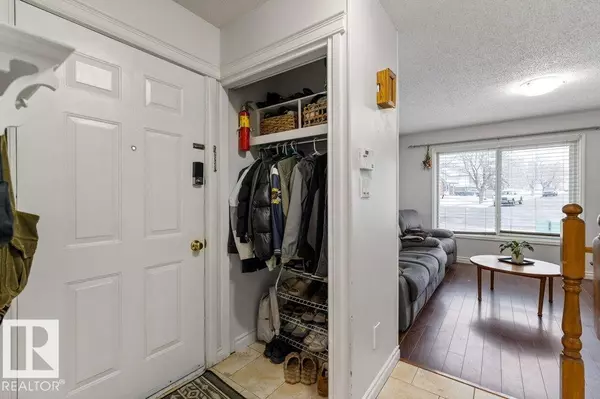 St. Albert, AB T8N4L4,11 LOUISBOURG PL