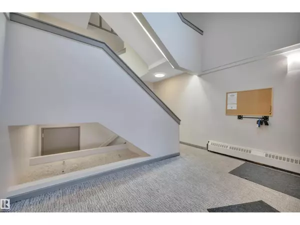 Edmonton, AB T6J0R5,#203 11430 40 AV NW