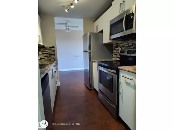 Edmonton, AB T5R4T7,#809 11211 85 ST NW