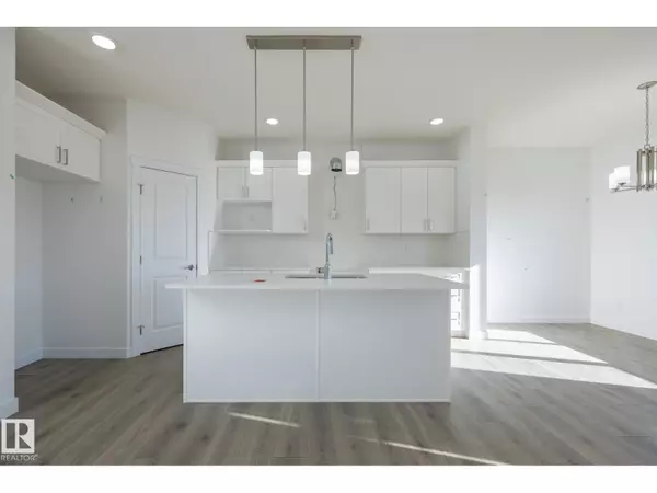 Edmonton, AB T6X3J1,2631 5 AV SW