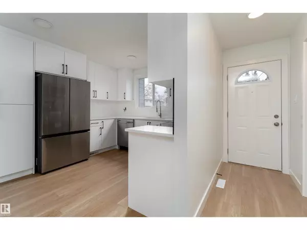 Edmonton, AB T5Y1H3,14217 32 ST NW