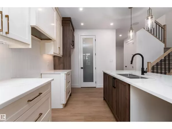 Edmonton, AB T5S0V3,3105 Magpie WY NW