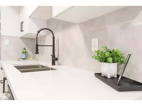 Edmonton, AB T5T2N7,18418 62B AV NW