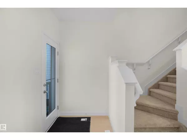 Edmonton, AB T6W5P9,9738 CARSON PL SW