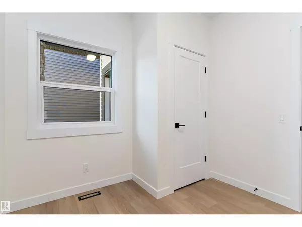 Edmonton, AB T6W5S8,1084 Cristall Crescent SW