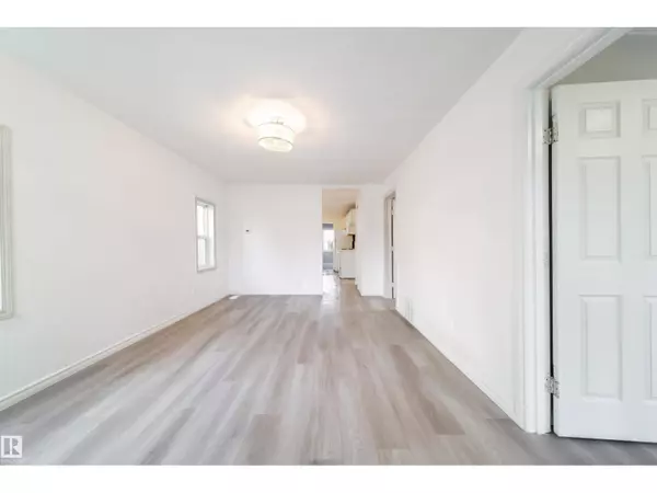 Edmonton, AB T5G2B4,11912 77 ST NW