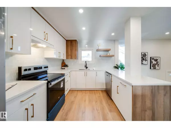 Edmonton, AB T6L2H4,5394 38A AV NW