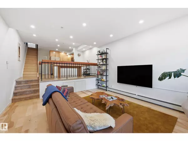 11138 83 AV NW, Edmonton, AB T6G0V1