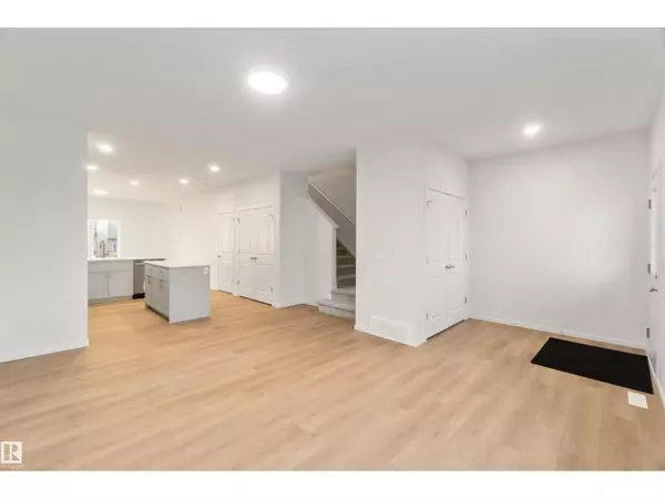 Edmonton, AB T5Z0V4,17827 71 ST NW