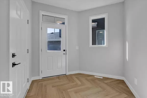 Edmonton, AB T6W5S2,8242 KIRIAK LO SW