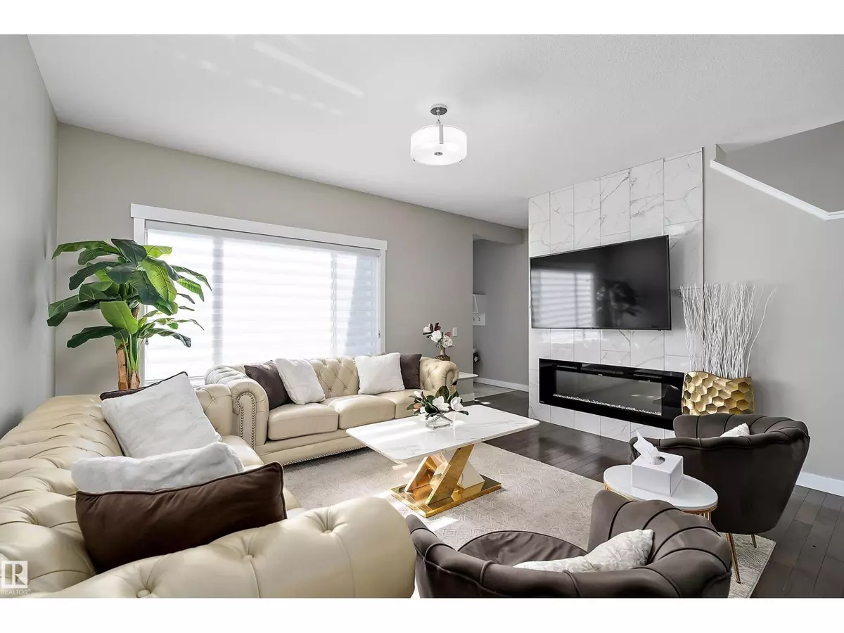 Edmonton, AB T5Z0L3,7043 174 AV NW